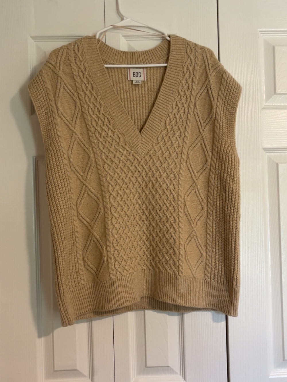 BDG Urban Outfitters Cable Knit V-Neck Sweater Vest size Small Fisherman